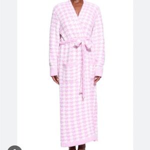 GENTLY USED SKIMS PINK HOUNDSTOOTH LONG ROBE - SIZE LARGE!